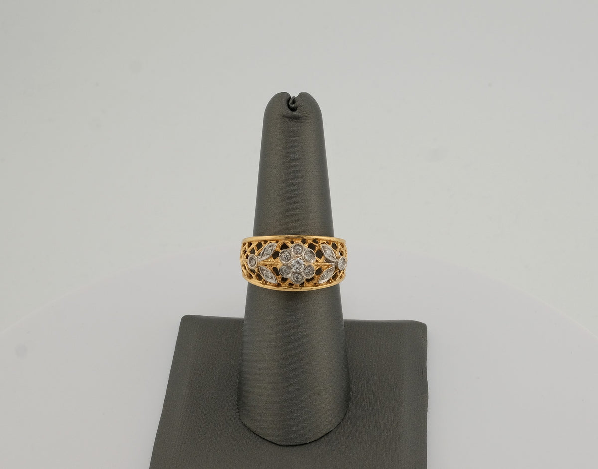 14K Gold Diamonds Floral Ring
