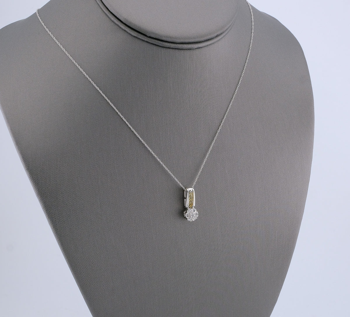 14K White Gold Diamond Pendant Necklace